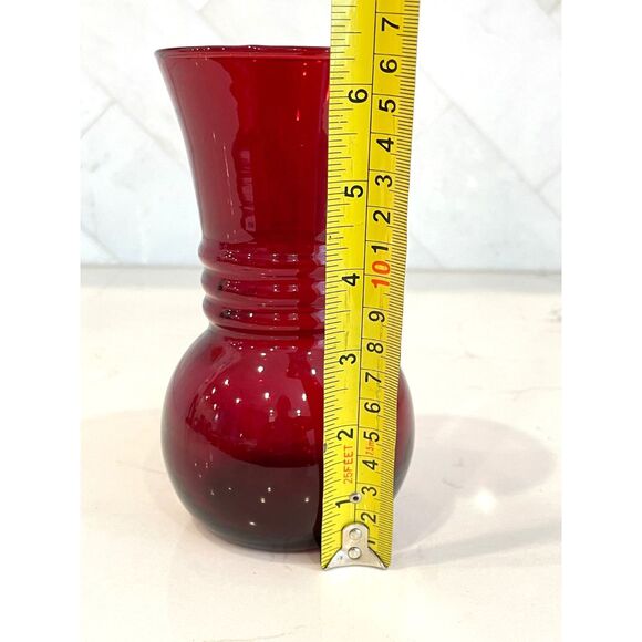 Vintage MCM Anchor Hocking Ruby Red Art Deco Ribbed Bud Vase 6.25" - Picture 4 of 4